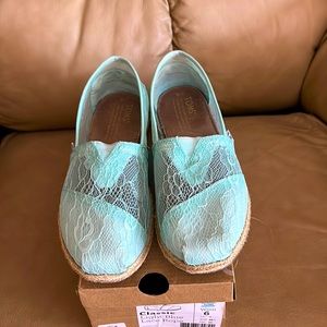 TOMS LIGHT BLUE lace shoes size 6